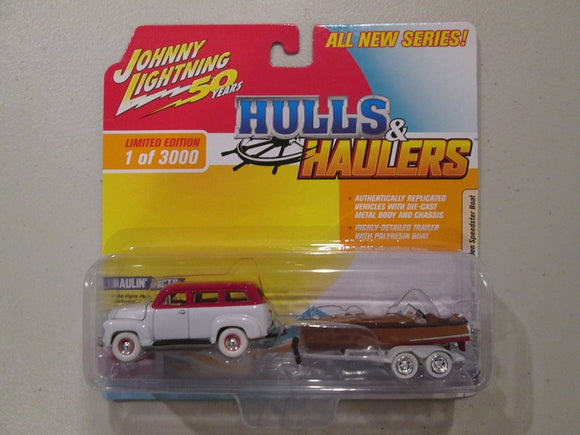 Johnny Lightning Hulls & Haulers 1950 Chevy Suburban with Wooden Speedster Boat