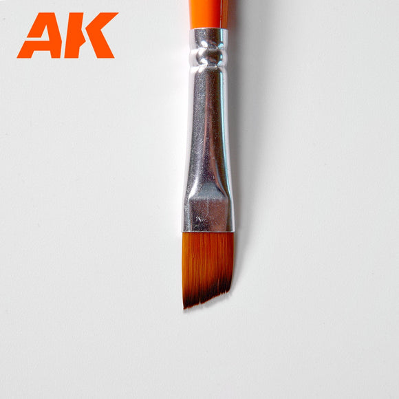 AK-Interactive AK586 Angled Weathering Brush