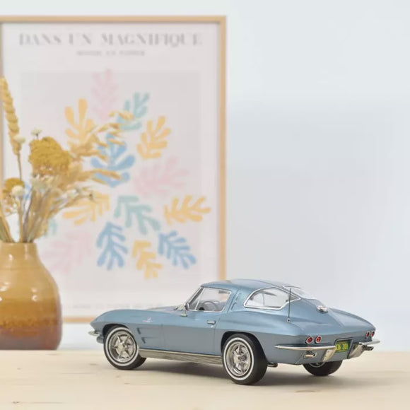 Norev 189050 Chevrolet Corvette Sting Ray 1963 Metallic Light Blue 1:18 – Sealed