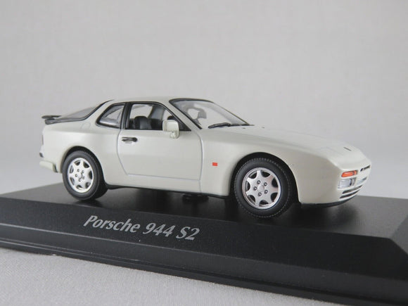 Maxichamps Porsche 944S 1989 White