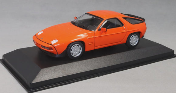 Maxichamps Porsche 928S 1979 Orange