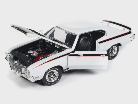 Auto World AMM1322 1970 Buick GSX Hardtop MCACN - Apollo White w/ Blk GSX Stripes