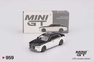 Mini GT 959 BMW i7 xDrive60 Alpine White / Black Sapphire