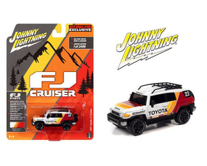 Johnny Lightning SCM131 2007 Toyota FJ Cruiser Autoworld Exclusive