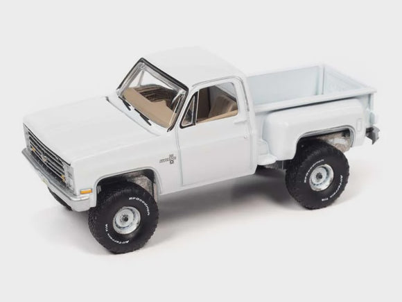 Autoworld 64352B 1986 Chevrolet Silverado Step Side 4x4