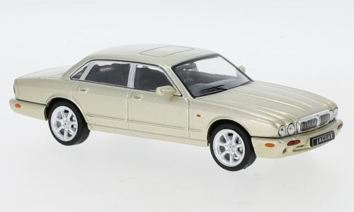 IXO CLC346 Jaguar XJ8 (X308) Met Beige