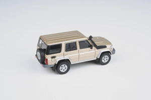 PARA64 65314 Toyota Landcruiser 76 Series Vintage Gold