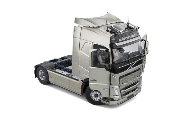 Solido 2400101 Volvo FH Globetrotter XL Nordic Light 2021