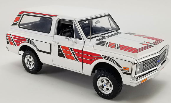 ACME 1807705 1972 Chevrolet K5 Blazer - Feathers Edition